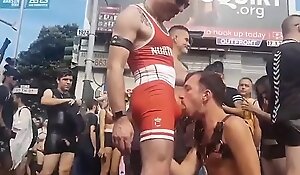 Sexo gay en publico