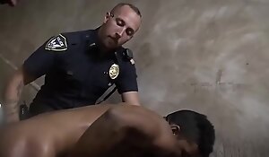 Gay male cop handcuffed sex movie Suspect on the Run, Gets Deep Dick
