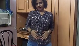 Big ass mumbai college girl spanking herself fucking her tight desi pussy