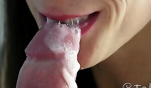A magnificent blowjob ends up with an epic cumshot too much for her mouth