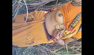 Indian desi Village bhabhi outdoor pissing porn