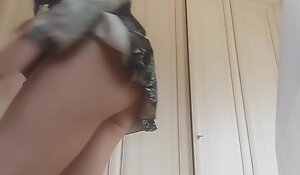 Sensuality mixed with bad smell i masturbate under my skirt while farting